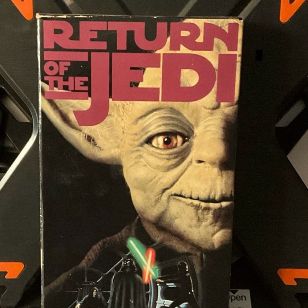 Bundle of 5 Classic VHS’s Return of the Jedi Braveheart, & 4 Star Track videos.